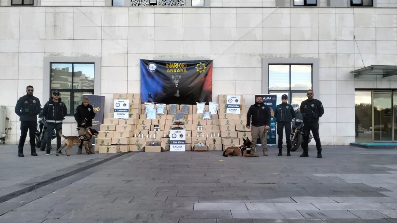 1,5 ton uyuşturucu ele geçirildi; 5 gözaltı (2)