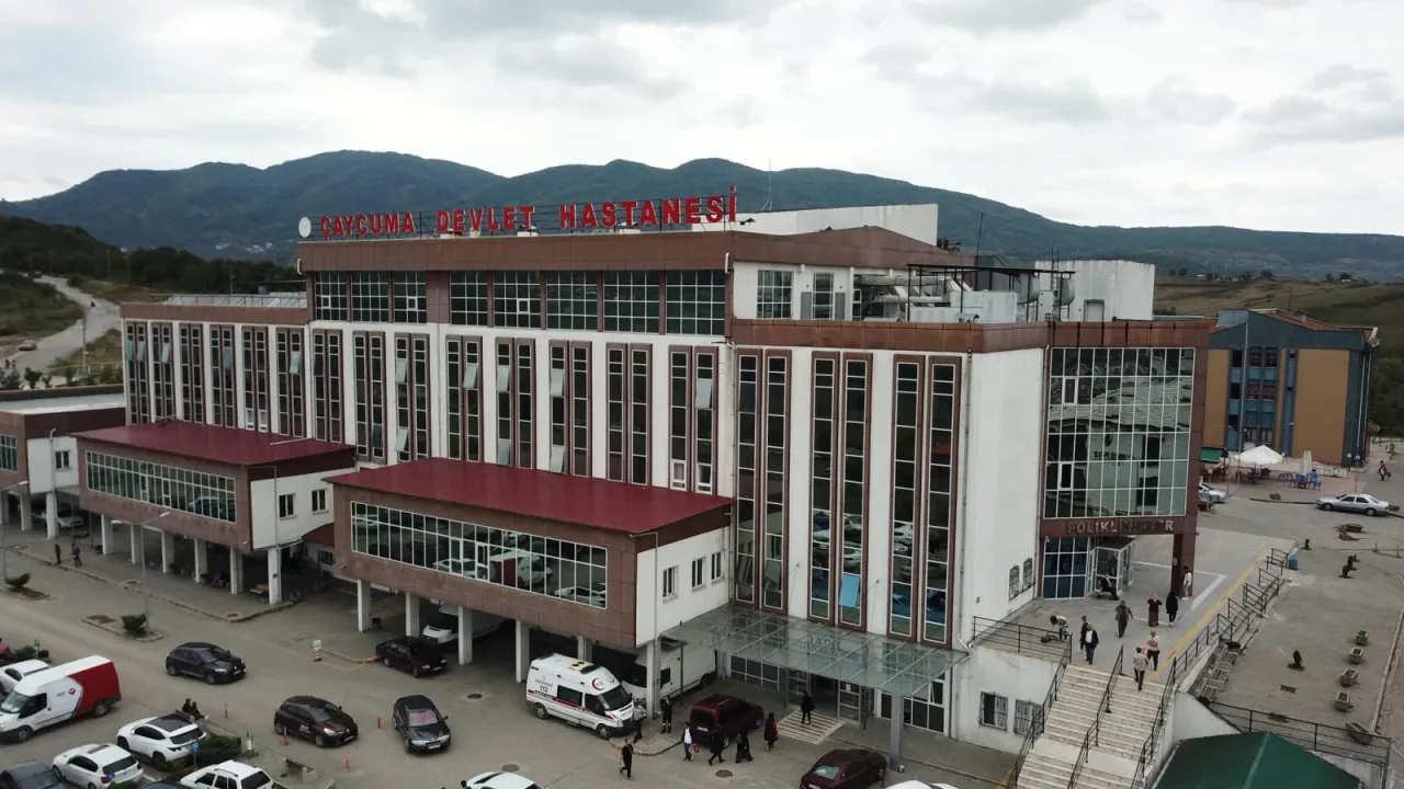 16 yaşındaki çocuk, karın ağrısı şikayetiyle gittiği hastanede ölü doğum yaptı