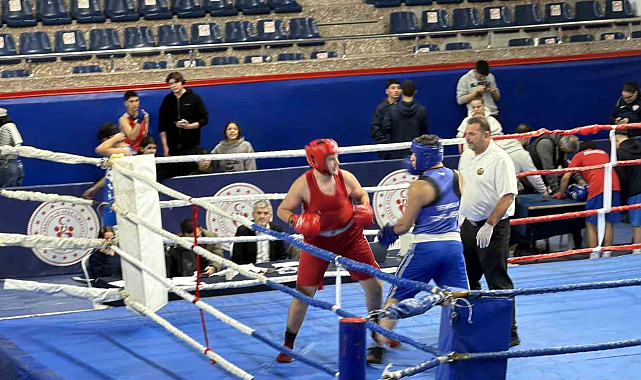 160 boksör ringe çıktı, Buse Naz Çakıroğlu sporculara destek verdi