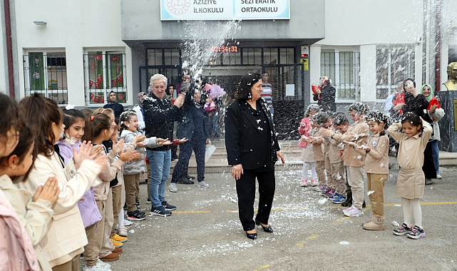 39 yıllık eğitimciye unutulmaz veda: Gözyaşlarıyla uğurlandı