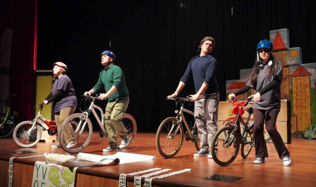 4 bin çocuğa ulaşacak "İki Teker Bir Rüya" oyunu sahneleniyor