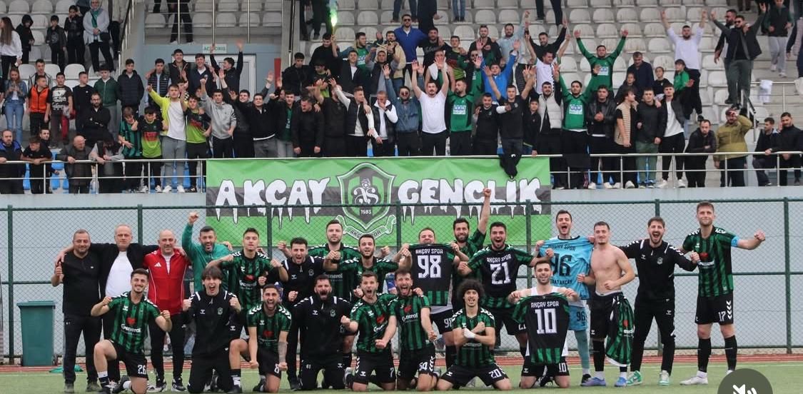 A Grubu’nda Akçayspor zirvede, As Akyazı farka koştu