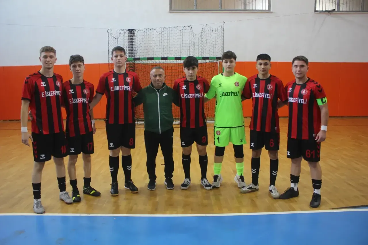 Adapazarı Atatürk Lisesi adını finale yazdırdı