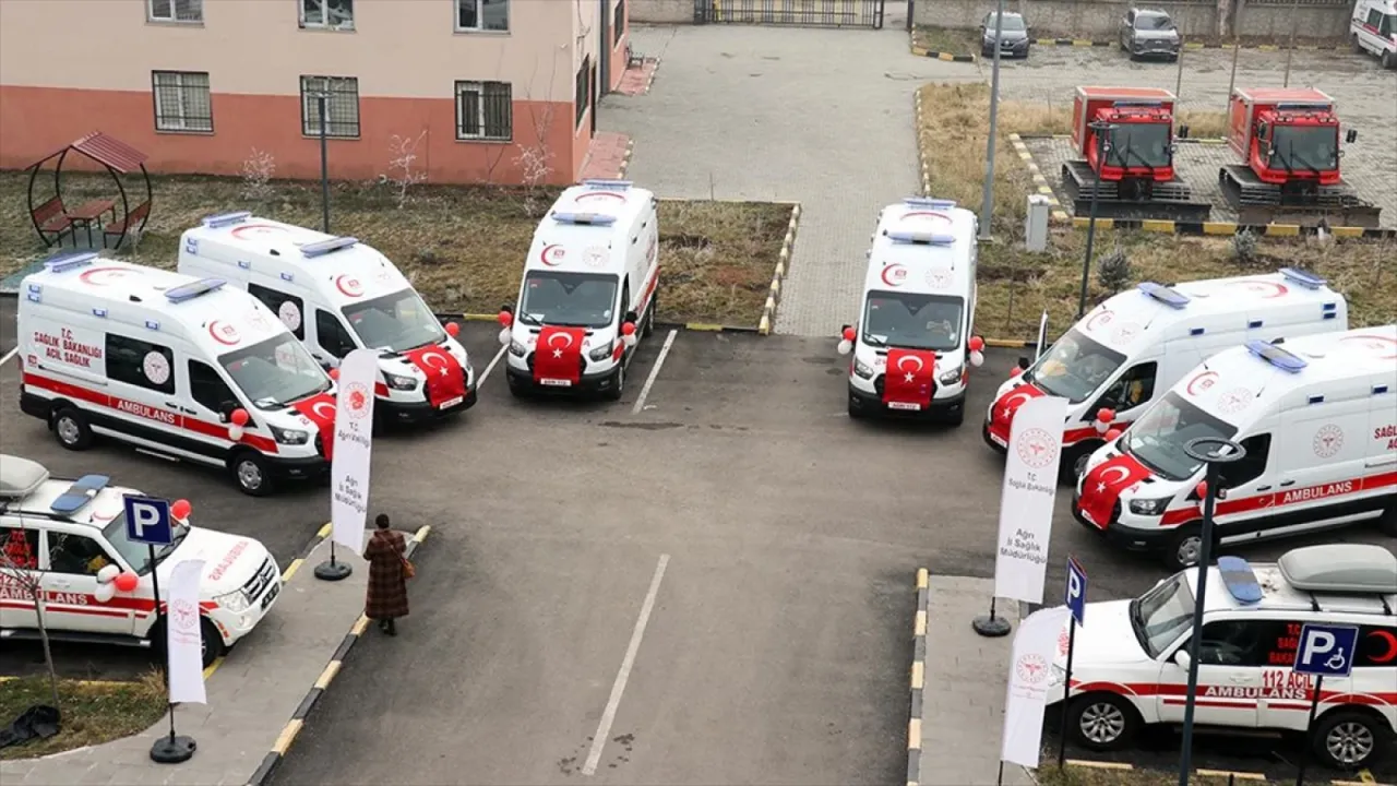 Ağrı'da sağlık ekipleri zorlu kış şartlarında hastalara ulaşmak için göreve hazır