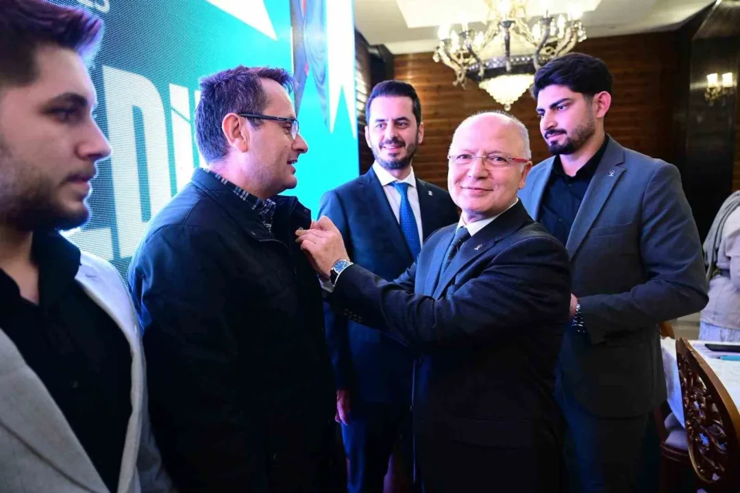 AK Parti Bursa’ya rekor yeni üye katılımı