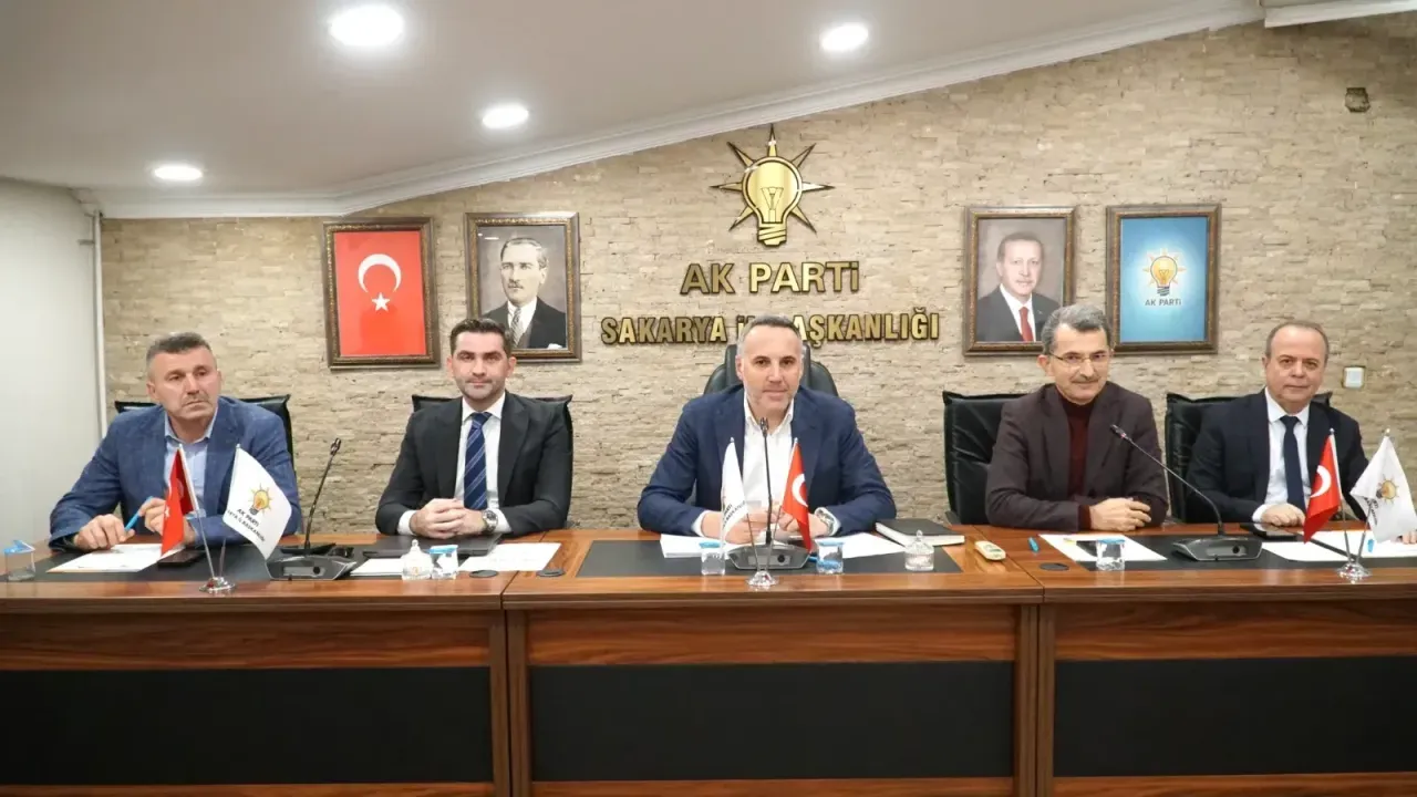 AK Parti'de değerlendirmeler yapıldı: Sakarya’da her alanda güçlü bir çalışma yürütüyoruz