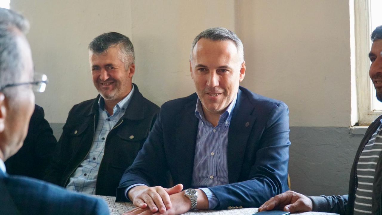 AK Parti’de “Her Kapı Bir Gönül” buluşmaları: Tever'den Geyve çıkarması