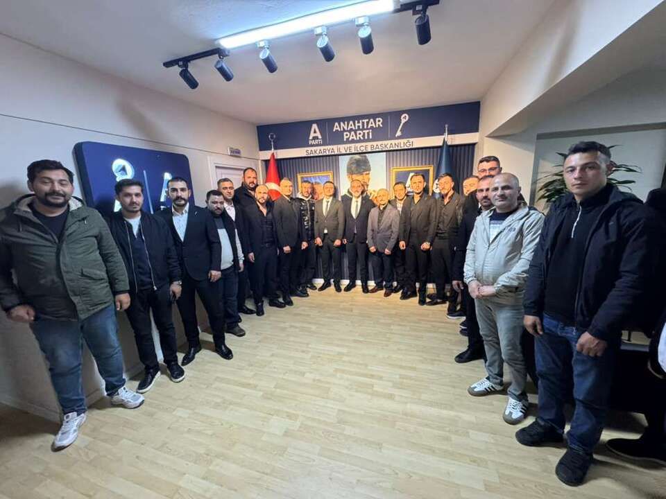 AK Parti ve MHP’de taban kayıyor mu? Çoğunluğu Cumhur İttifakı'ndan Anahtar Parti’ye 30 yeni isim katıldı