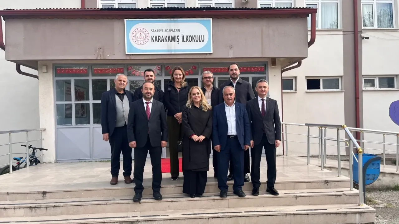 Akcoat Adapazarı'ndaki ilkokula bilgisayar bağışladı