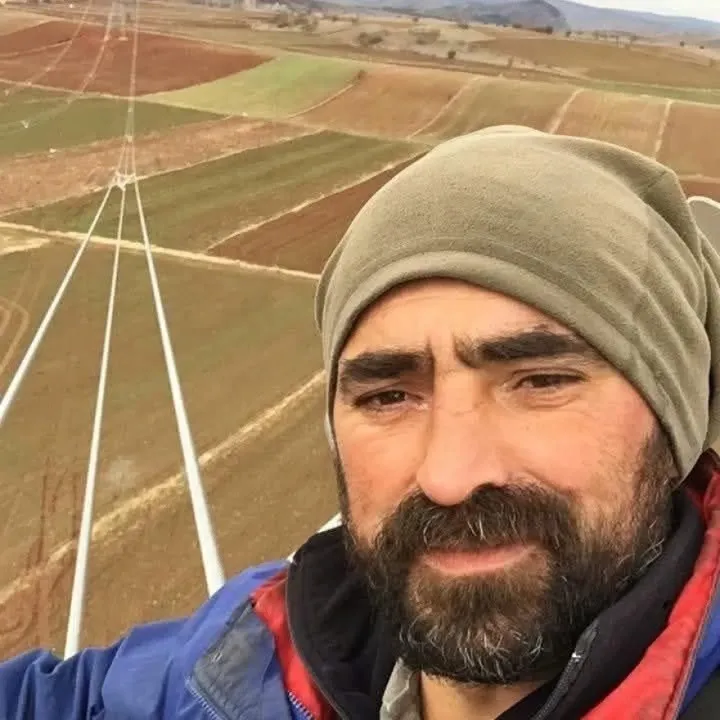 Akıma kapılan iki işçiden biri öldü, diğeri yaralandı