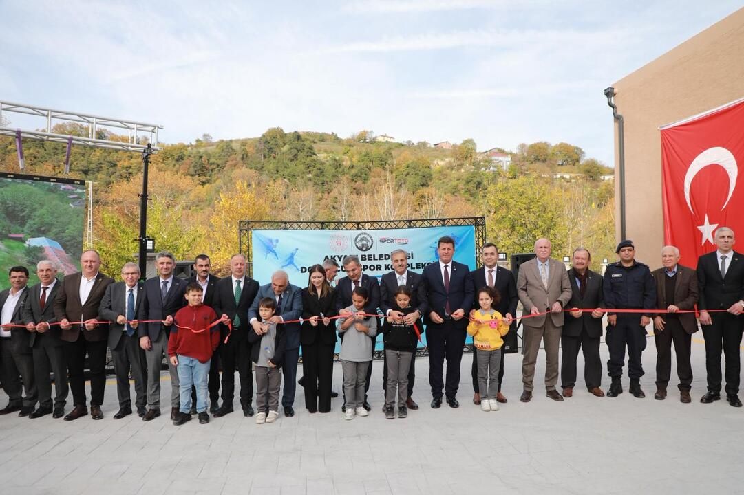 Akyazı Belediyesi Dokurcun Spor Kompleksi açıldı