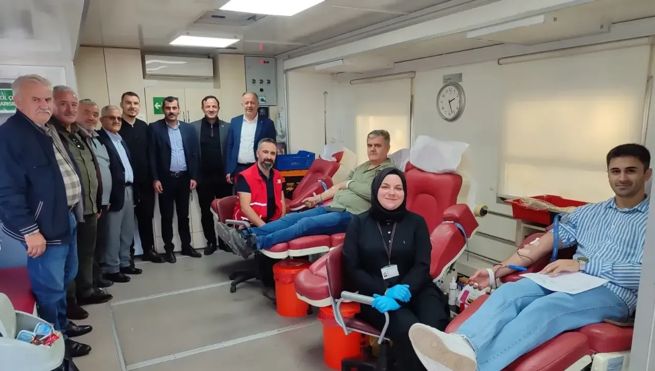 Akyazı Cumhur İttifakından 54 ünite kan bağışı