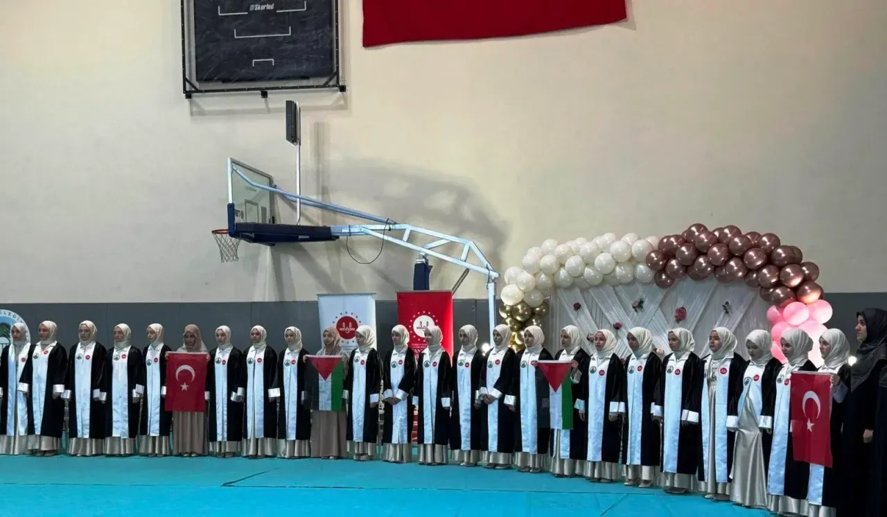 Akyazı’da 37 Kız Öğrenci Hafız oldu