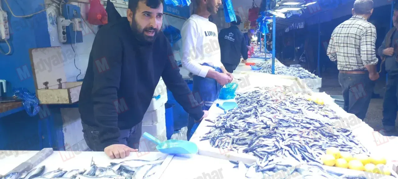 Akyazı’da balık fiyatı bir anda düştü! 150 TL’den 50 TL’ye inince vatandaşlar akın etti