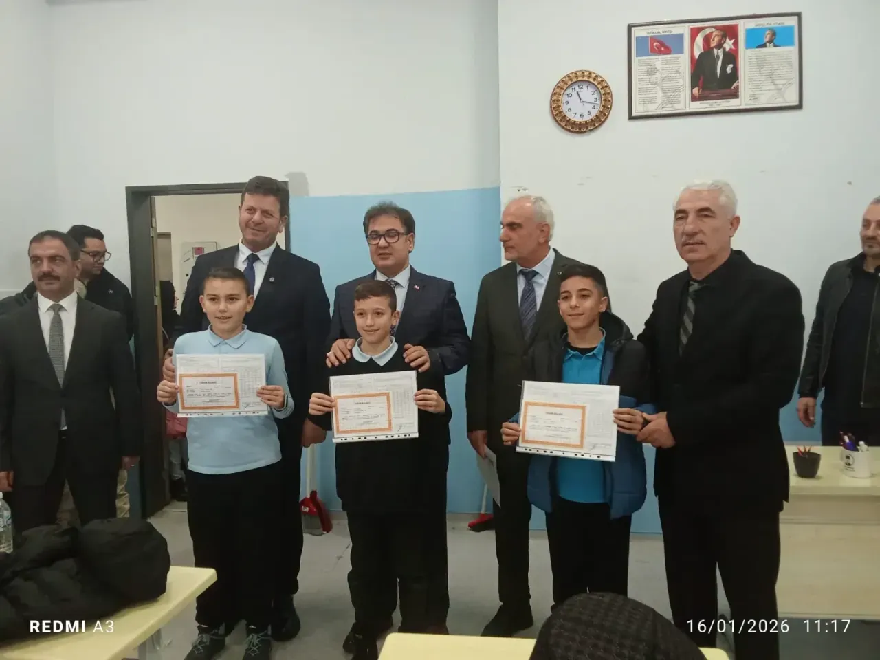 Akyazı’da öğrenciler karne heyecanı yaşadı