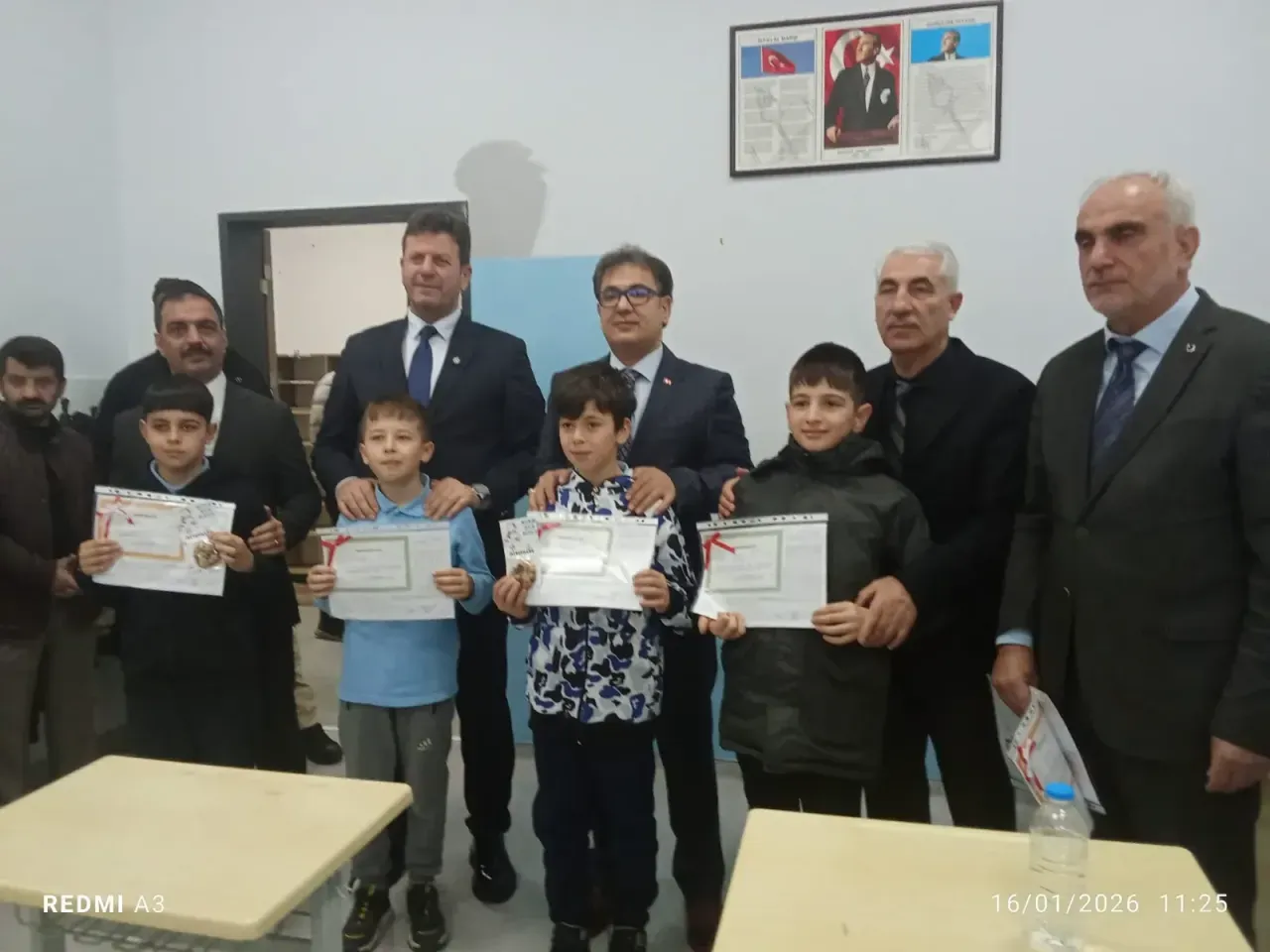 Akyazı’da Öğrenciler karnelerini aldı