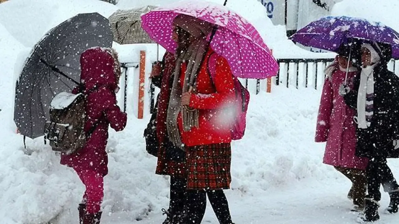 Akyazı'da Taşımalı Eğitim'e 1 gün ara