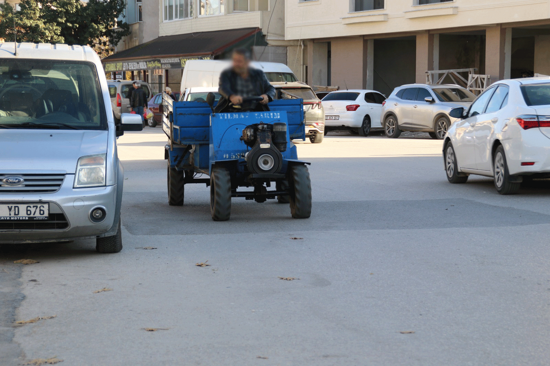 Akyazı’daki kasksız sürücüler endişelendirdi