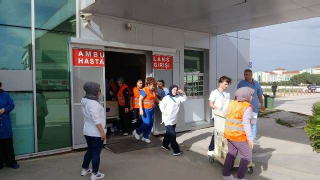 Akyazı Devlet Hastanesinde Gerçeği Aratmayan Deprem Tatbikatı