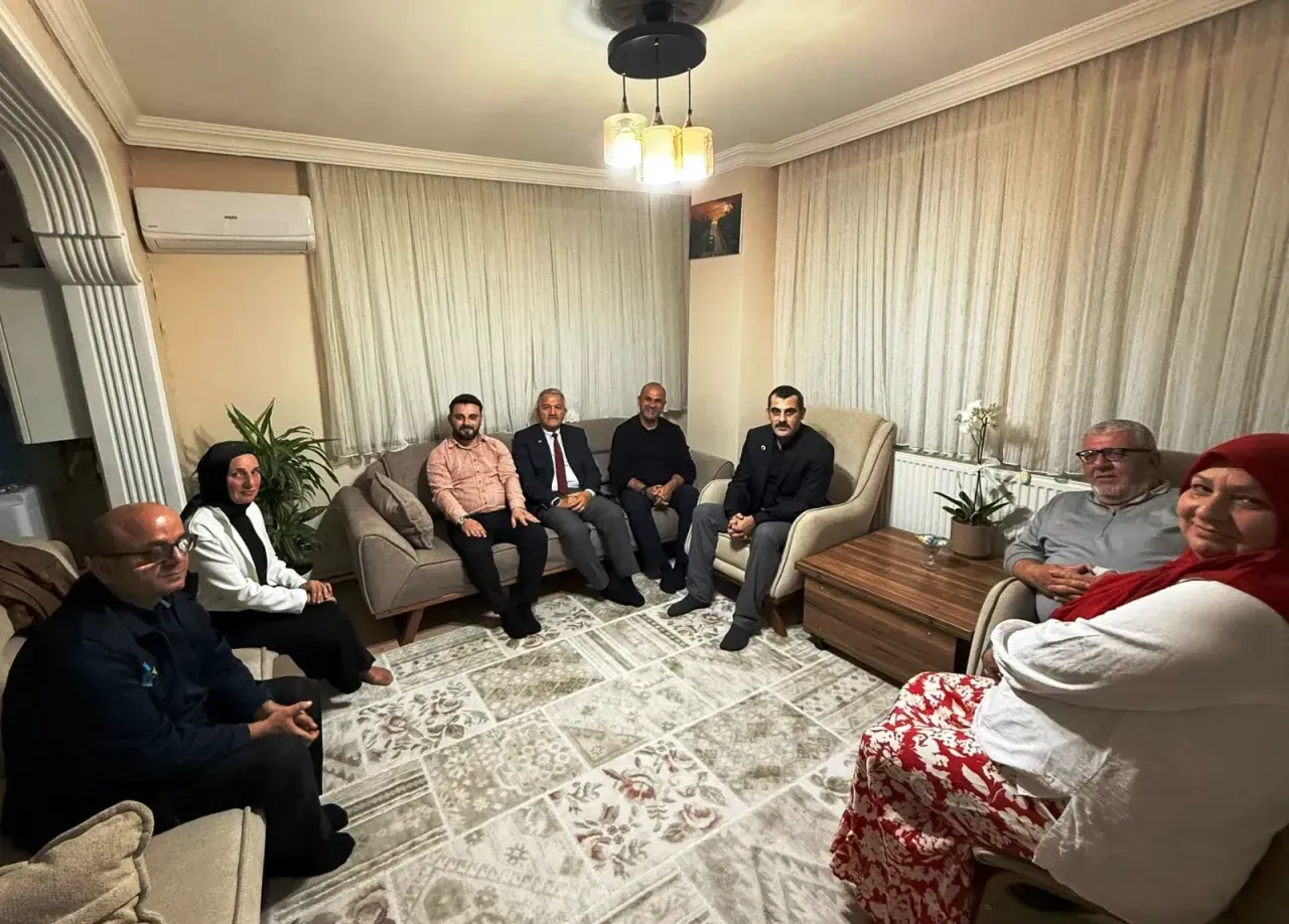 Akyazı MHP’den “Hayırlı Günler Komşum” “Derdin Derdimizdir’ ’ziyaretleri