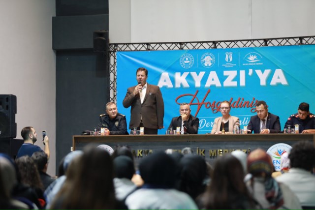 Akyazı Sağlık Bilimleri Fakültesi Öğrencileri Akyazılılarla tanıştı.