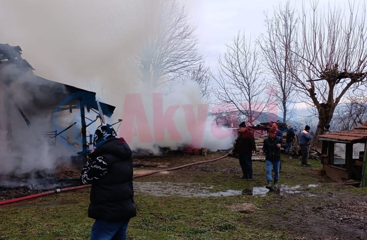 Akyazı Taşburun’da Bina Yangını