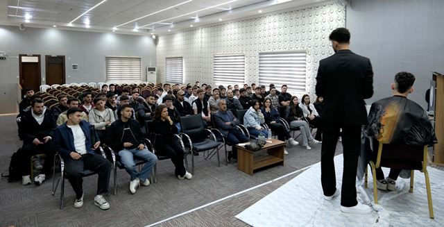 Akyazılı Berberlere saç kesim kursu