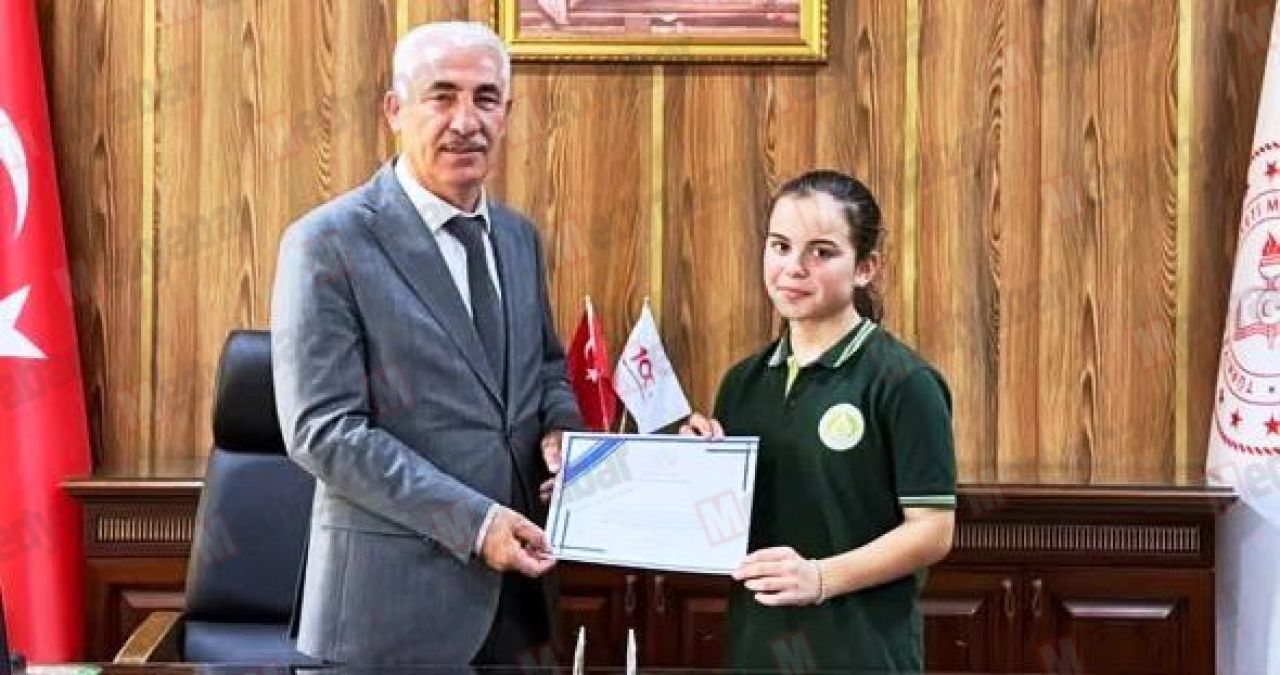 Akyazılı öğrenci kompozisyon yarışmasında Türkiye birincisi oldu