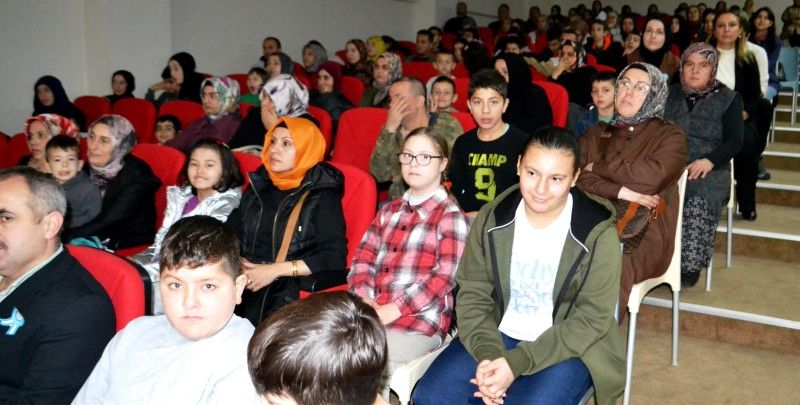 Akyazılı Özel çocuklardan 3 Aralık etkinliği