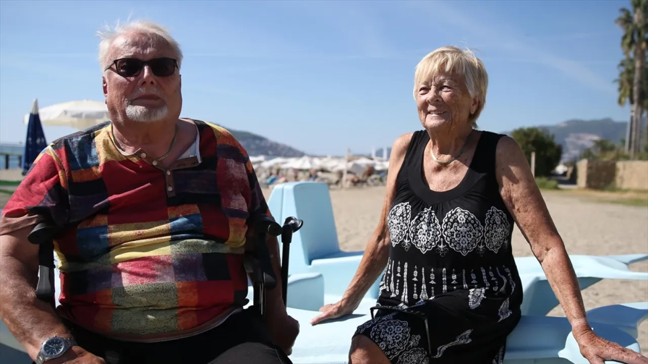 Alman çift 36 yılda 101 kez tatil için Alanya'ya geldi