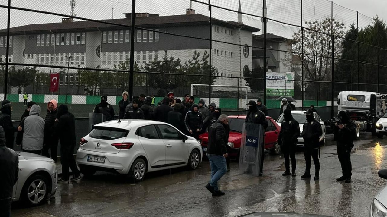 Amatör maçta taraftar arasında tansiyon bir anda yükseldi!