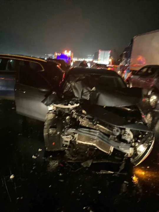 Anadolu Otoyolu’nda zincirleme kaza: 3 yaralı