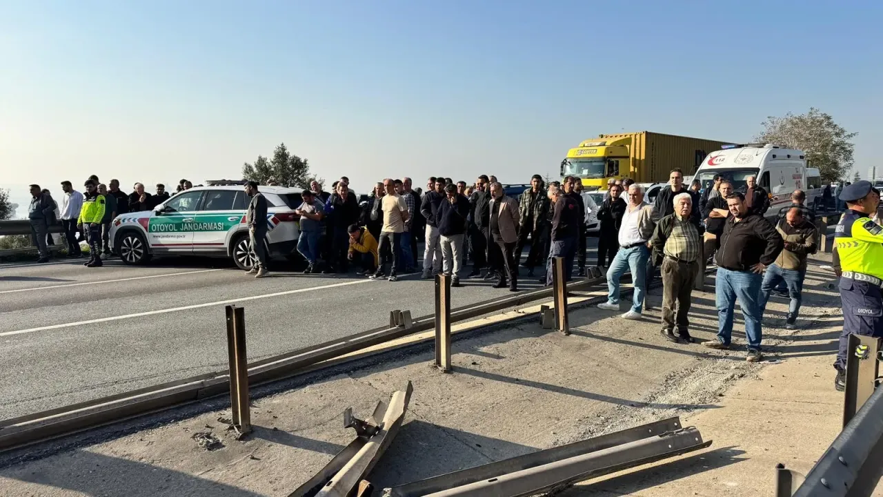 Anadolu Otoyolu'ndaki kaza Sakarya istikametini ulaşıma kapadı!