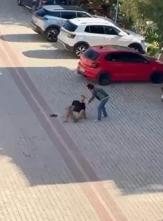 Annesiyle gönül ilişkisi olan kişiyi 22 bıçak darbesiyle öldürdü