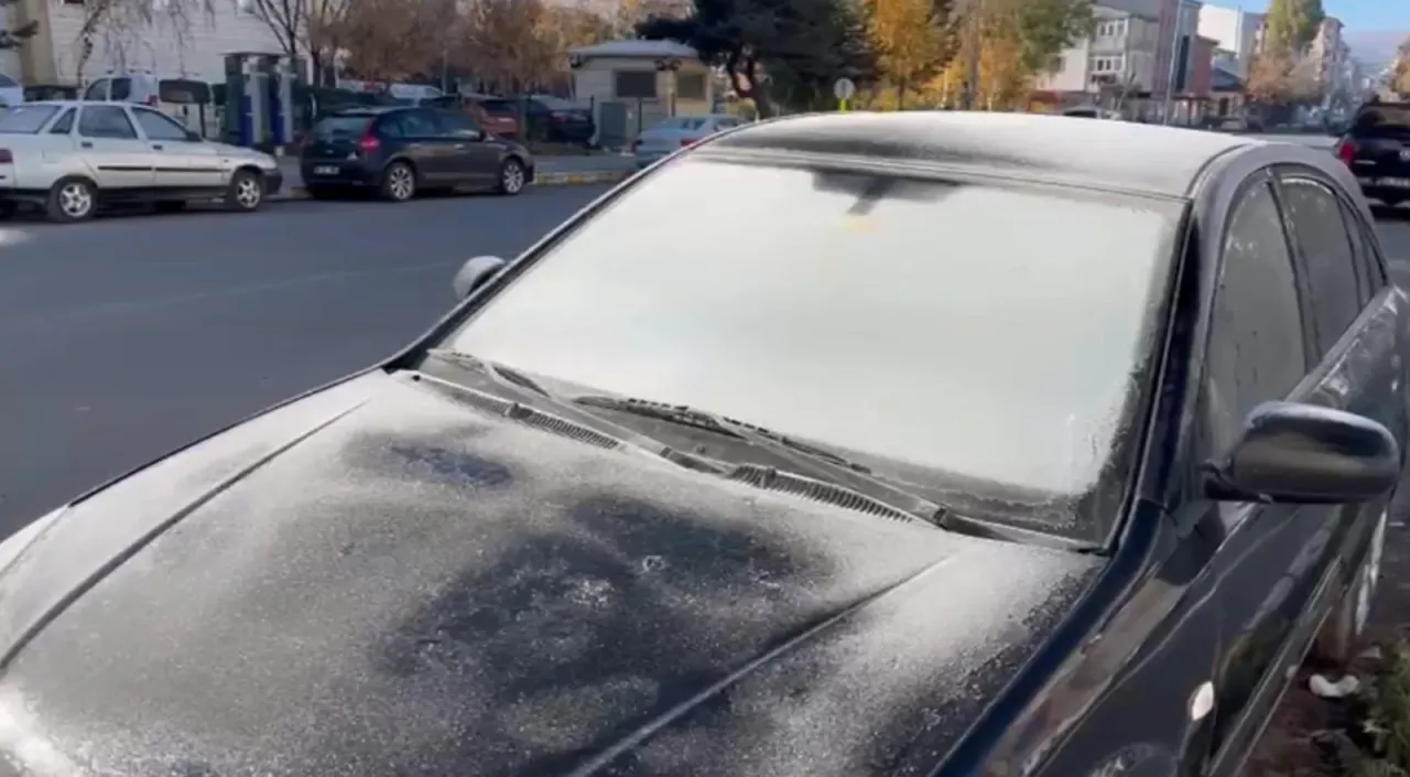 Ardahan’da hava eksi 10 dereceye düştü, kırağı oluştu / Video eklendi