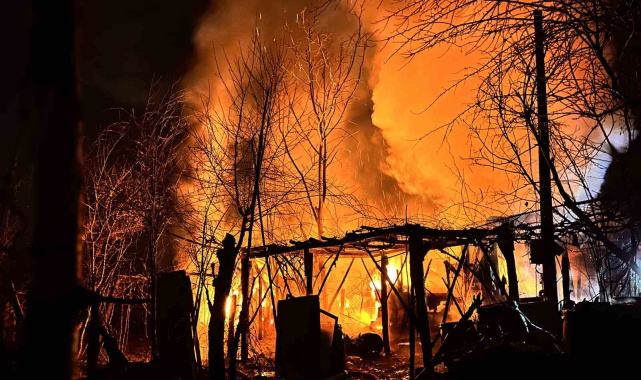 Ardiye yangını eve sıçramadan söndürüldü