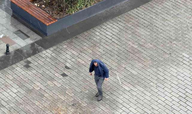 Arnavutköy'de dolu yağışı etkili oldu
