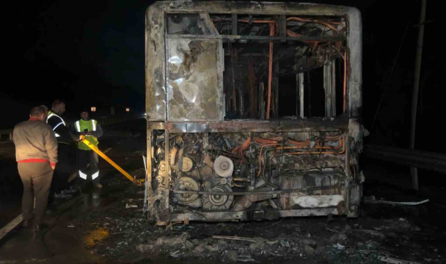 Arnavutköy'de İETT otobüsü alevlere teslim oldu