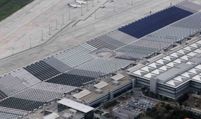 Atatürk Havalimanı'nda teslime hazır binlerce araç tek karede görüntülendi