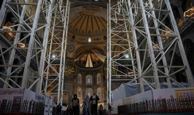 Ayasofya Bilim Kurulu Üyesi ve akademisyen Ahmet Güleç: "Üstünde bulunduğumuz platform bu vinçleri taşıyacak durumda"