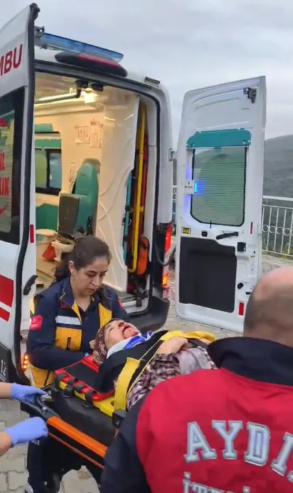 Aydın’da kamyonet uçuruma yuvarlandı: 3 yaralı