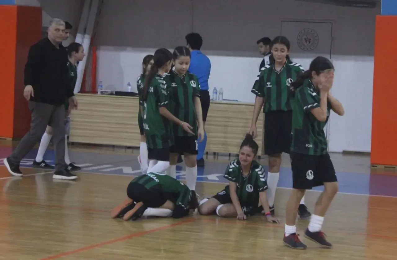 Aykut Yiğit Ortaokulu namağlup il şampiyonu