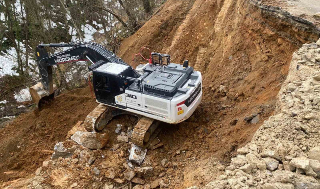 Aynı noktada 3 gün arayla heyelan meydana geldi