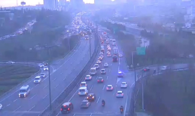 Bağcılar TEM Otoyolu'nda zincirleme kaza meydana geldi