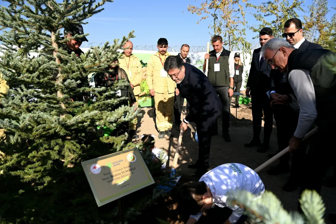 Bakan Yumakllı: 11 Kasım'da 14 milyon 914 bin fidan toprakla buluştu