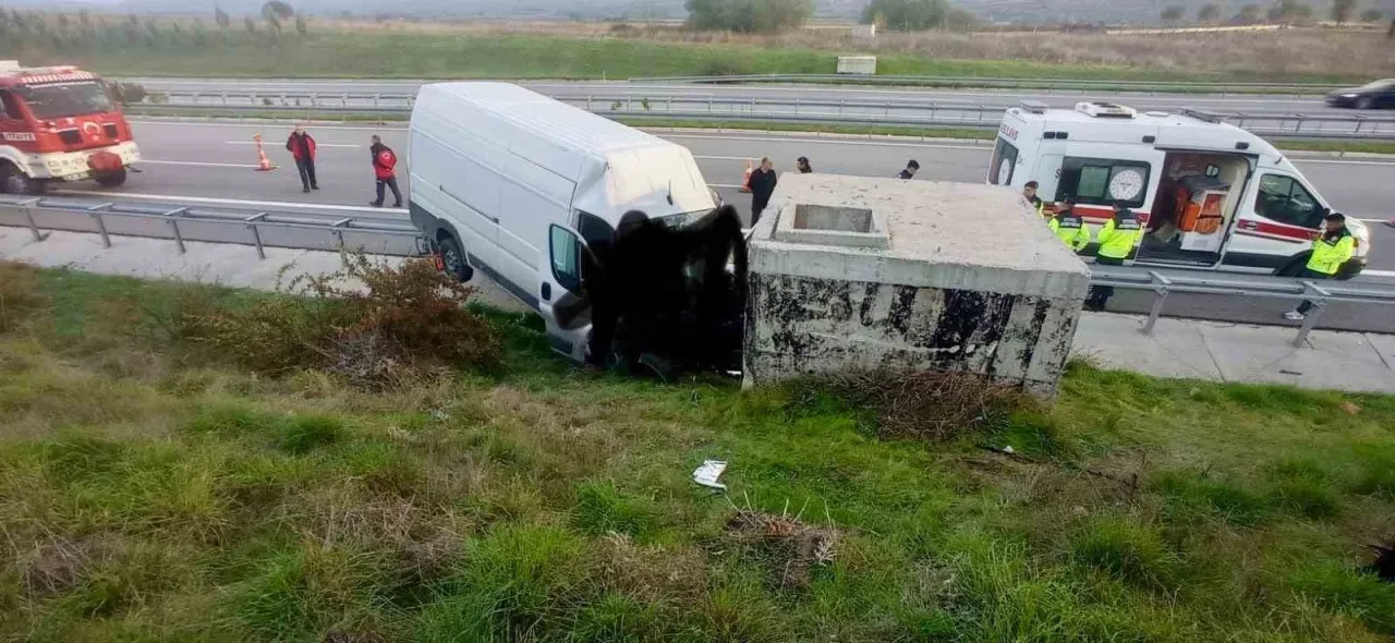 Balıkesir’de trafik kazası: 2 ölü, 1 yaralı