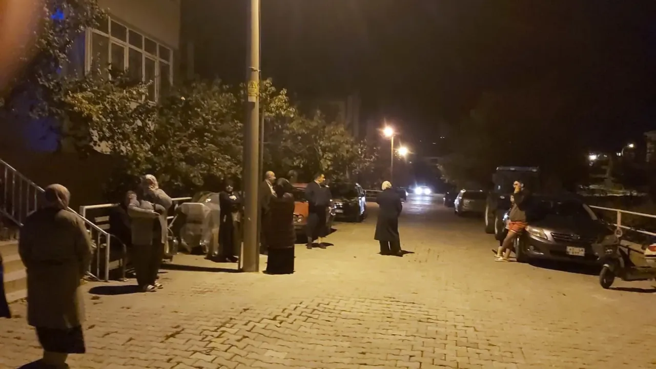 Balıkesir Sındırgı'da 6.1 büyüklüğünde deprem