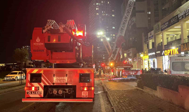Başakşehir'de restoran yangını: Binayı dumanlar sardı, mahsur kalanları itfaiye kurtardı