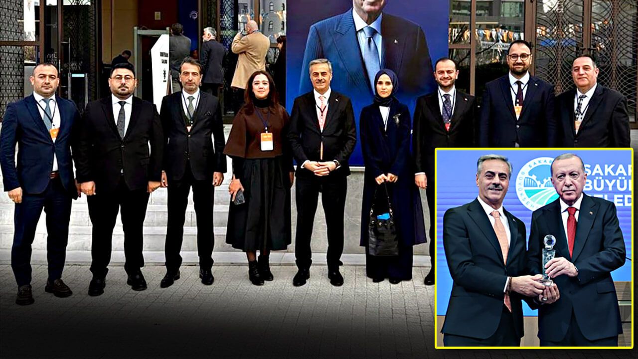 Başkan Alemdar'dan ince davranış... Cumhurbaşkanı Erdoğan'dan ödül almaya proje ekibiyle gitti