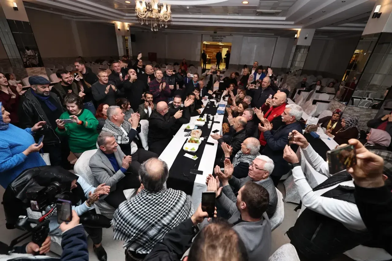 Başkan Çelik basın mensuplarını Sıra Gecesi’nde ağırladı